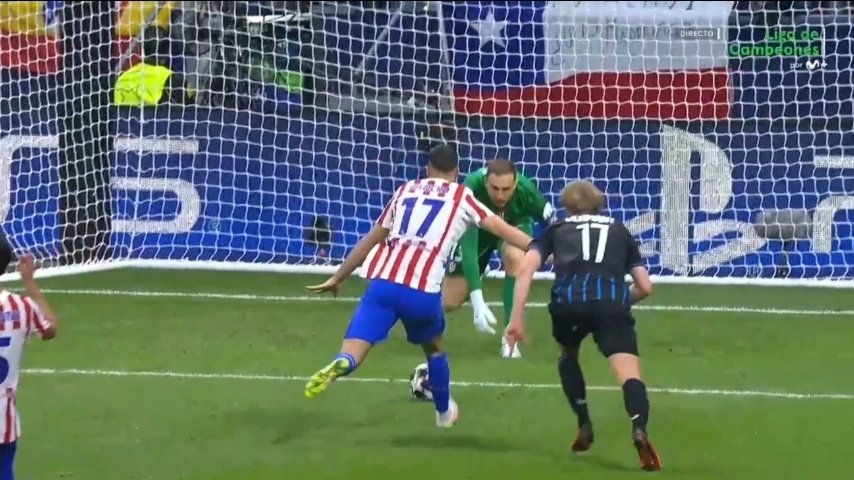 MrAsubio's tweet image. #Atlético #Brujas

🦵🏻 Tzolis tras soltar el balón recibe un leve impacto por parte de Pubill.

📌 ES RESIDUAL, SIGAN.

👮🏻‍♂️: ✅️
📺: ✅️

▪️Dejaría de ser residual para ser punible en 2 casos:

1️⃣ Si pudiese continuar con el balón.
2️⃣ La entrada en sí conllevase 🟨 o 🟥.