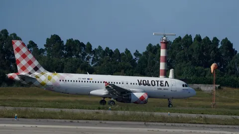 aeroOVDinfo's tweet photo. 🩷SALIDAS VOLOTEA ASTURIAS 25 DE FEBRERO
A esta hora:
VLC: 145/156 (92,9%)
ALC: 115/156 (73,7%)*
AGP: COMPLETO (100%)
SVQ: 124/156 (79,4%)*
LIS: 88/156 (56,4%)*
La mayor parte de los vuelos sale por la tarde, por lo que la ocupación aumentará algo.
#FlyToAsturias #FlyToOVD https://t.co/W6DuREBaas