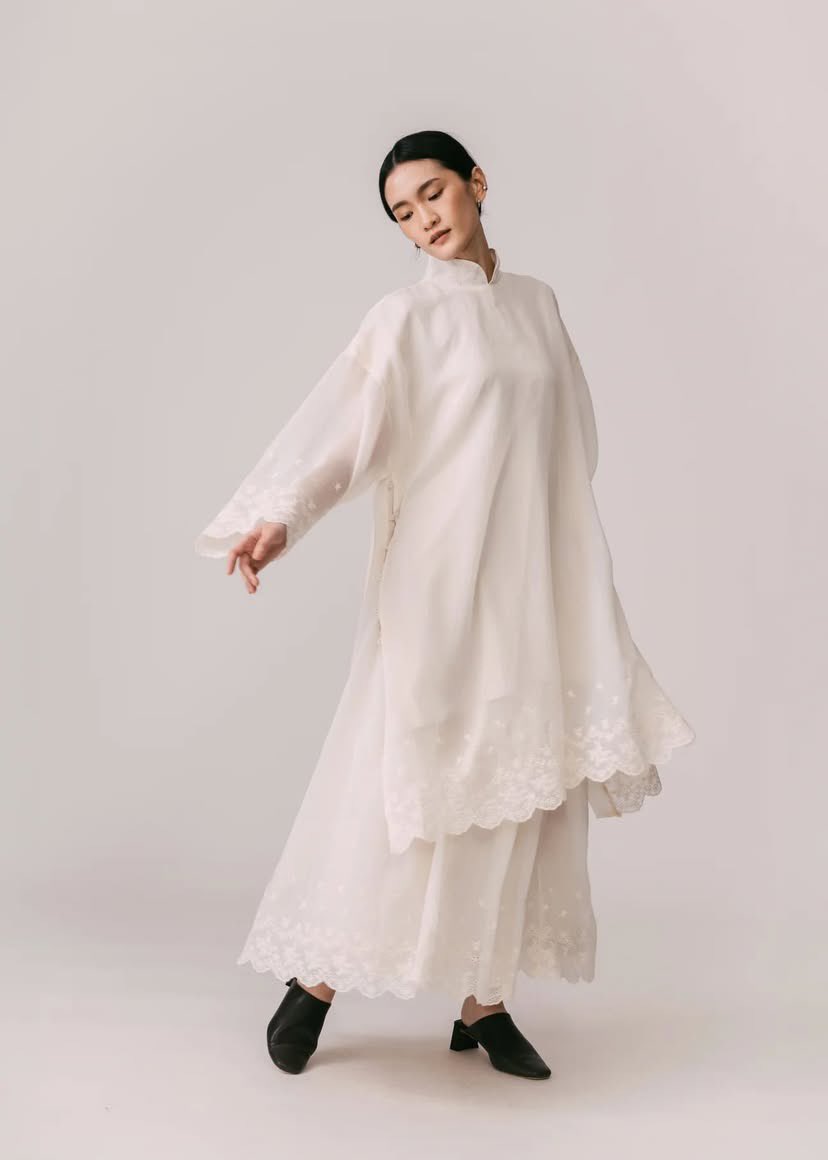 imanrewa's tweet photo. WTS — ANAABU TERBIT SET

ANAABU | Terbit — Beige

A refined, understated piece designed for timeless elegance.

Terbit Loose Kurung Top — M/L
Terbit Gathered Sarung — M

Condition: BNWT
Price: RM529 (include postage)

Only selling as set.

DM to purchase. https://t.co/2eD3eOm2fB