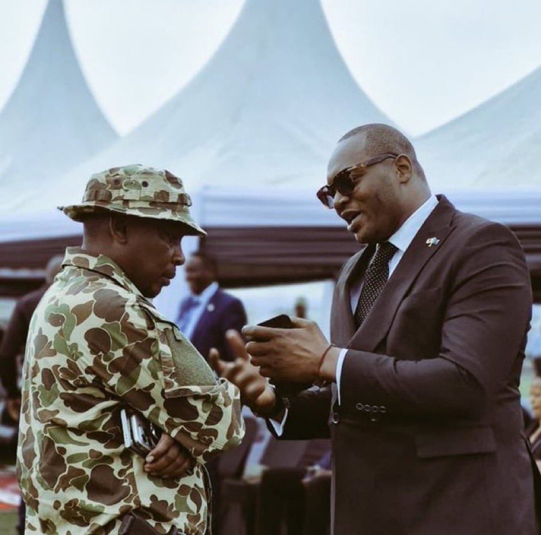 Et si cette photo avait une signification sur la succession des événements? À la place de <a href="/LawrenceKanyuka/">Lawrence KANYUKA</a> j’augmenterais la vie de prière😁😁😁😁😁