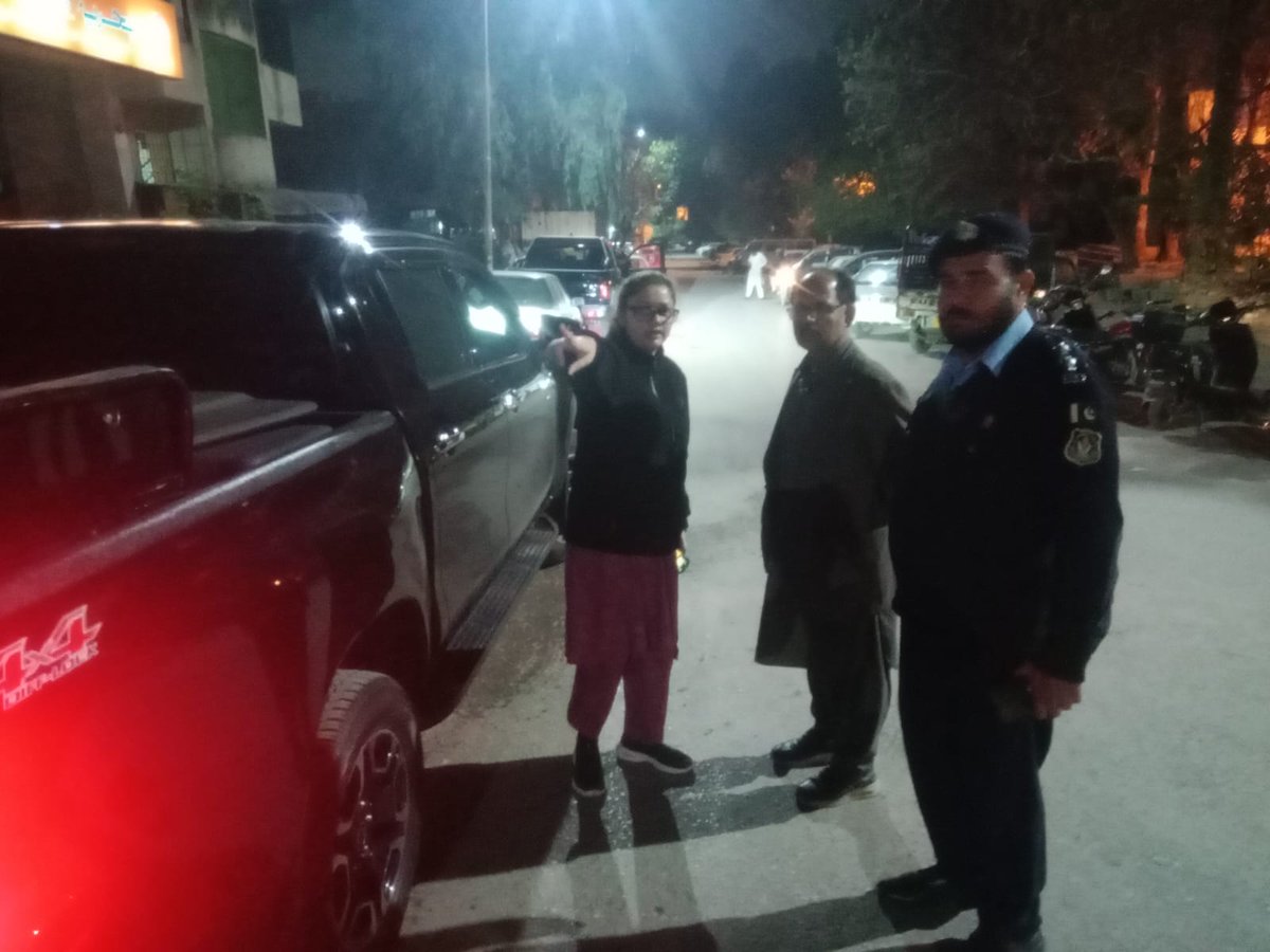 رات گئے اے سی سٹی کی جانب سے سیکٹر جی 7 ون میں تجاوزات کے خلاف آپریشن، ورکشاپس کی پارکنگ میں غیر قانونی طور پر گاڑیاں کھڑی کرنے اور شہریوں کے گزرنے والا راستہ روکنے پر 14 افراد گرفتار جبکہ متعدد ورکشاپس کو سیل کر دیا گیا