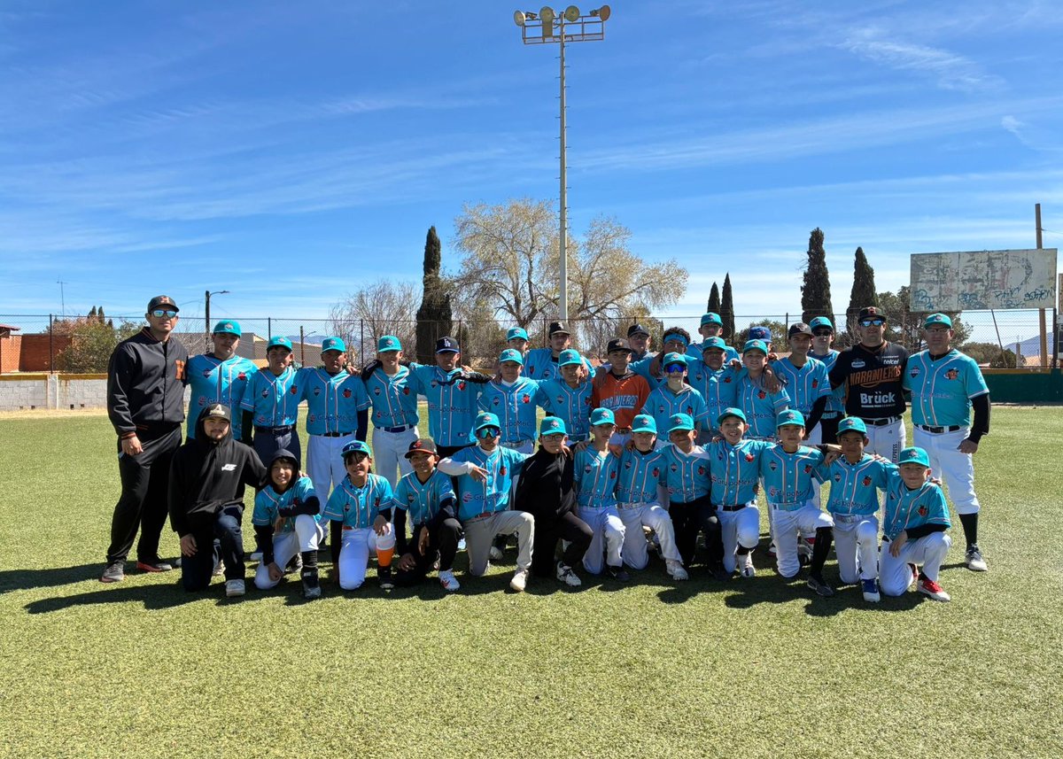 ClubNaranjeros's tweet photo. Nuestros coaches Sergio Valenzuela y César Hernández realizaron una visita técnica a las Academias Grupo México | Naranjeros en los municipios mineros de Cananea, Nacozari y Esqueda, Sonora. ⚾🍊

Durante su estancia, supervisaron y complementaron el trabajo tanto de alumnos como de entrenadores. ¡Bien hecho! 👏🏻

@GMexico_oficial