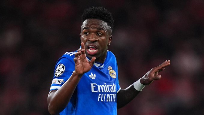 ⚠️ La dura crítica de un ex árbitro a Vinicius y UEFA: "Humilla, basurea, denigra, genera violencia, para luego victimizarse".