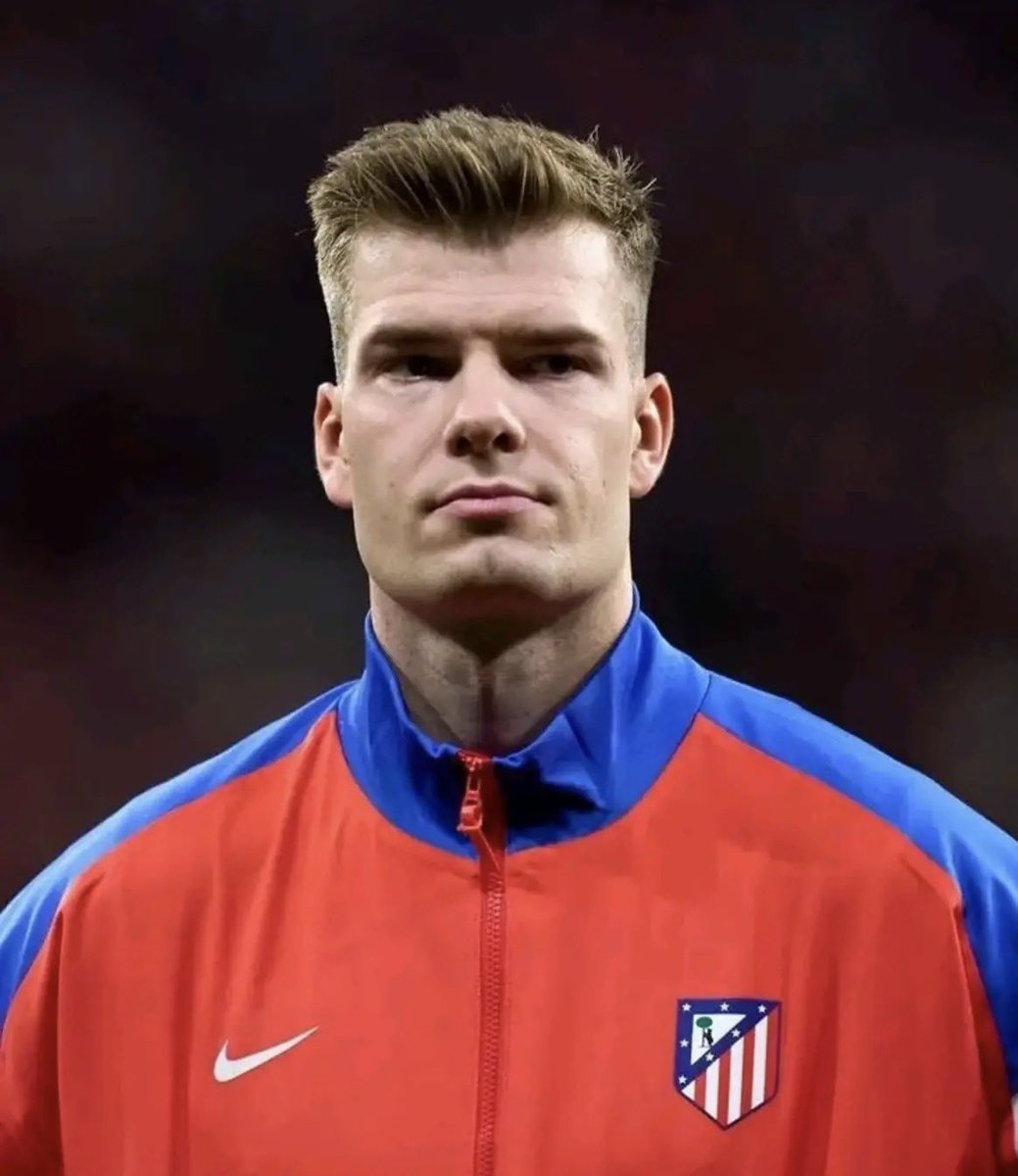 Hago yo el partido de Sørloth hoy, y esta noche se vacía mi cuenta corriente, cierro el último bar y despierto en un prostíbulo con un tatuaje nuevo. Éste lo mismo se vuelve loco hoy y le echa limón sal al salmón.