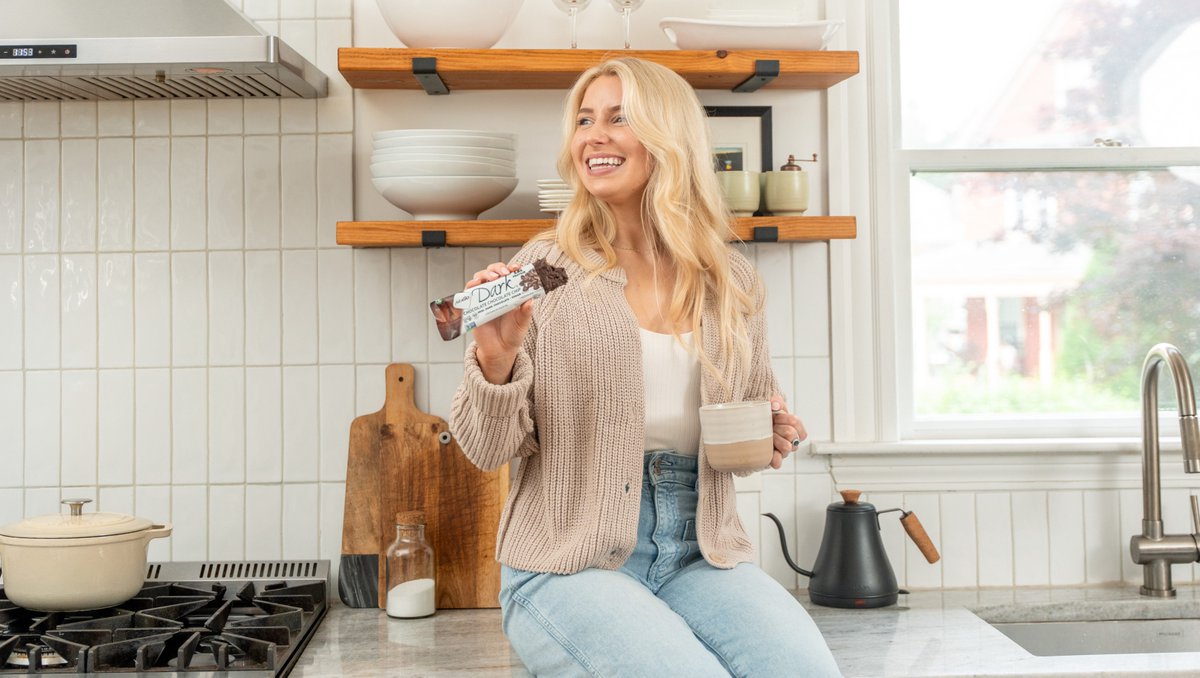 NuGoNutrition's tweet photo. Friendly reminder: your NuGo snack break is overdue. 😄

Which flavor are you reaching for today?

#NuGoBars #glutenfree #proteinbar #snacktime #plantprotein #betterforyou https://t.co/RHG7cwYzVN