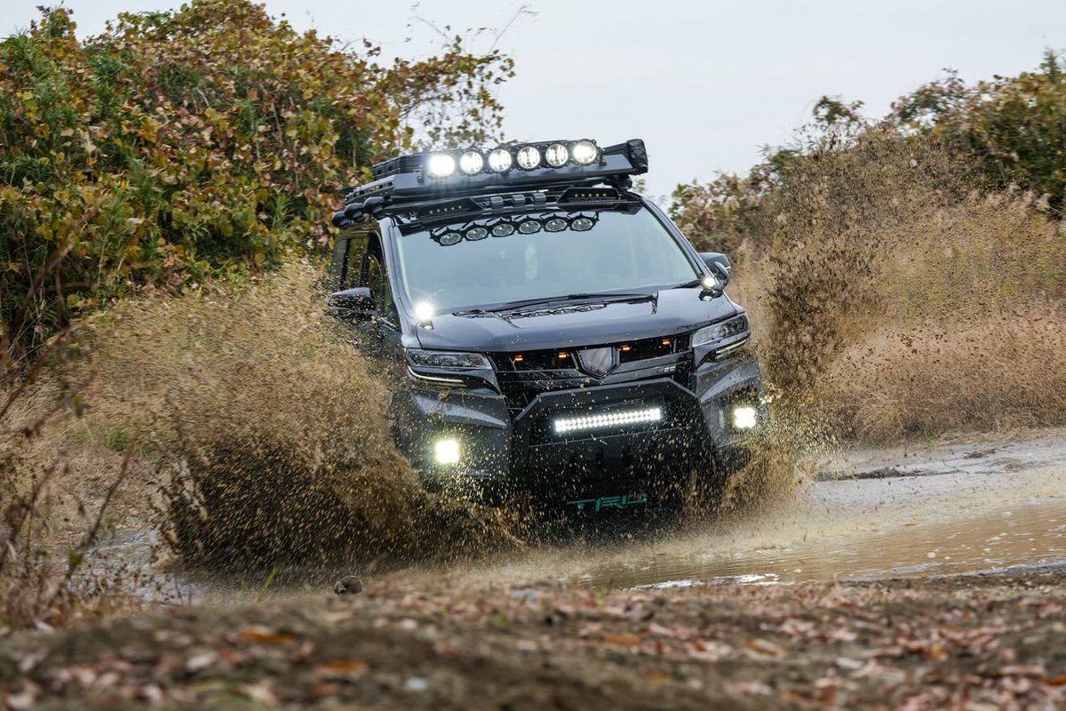 offroadium's tweet photo. The "Off-Road Alphard" is the build I didn't know I needed. 🚐🔥

A 7-inch lift on a luxury minivan sounds crazy until you see it. Tons of space, 30” tires, and ready for the trails. Tokyo Auto Salon never misses. 🇯🇵

See the full setup here: https://t.co/ucKk9UB1jF https://t.co/5nPsZcAf4p