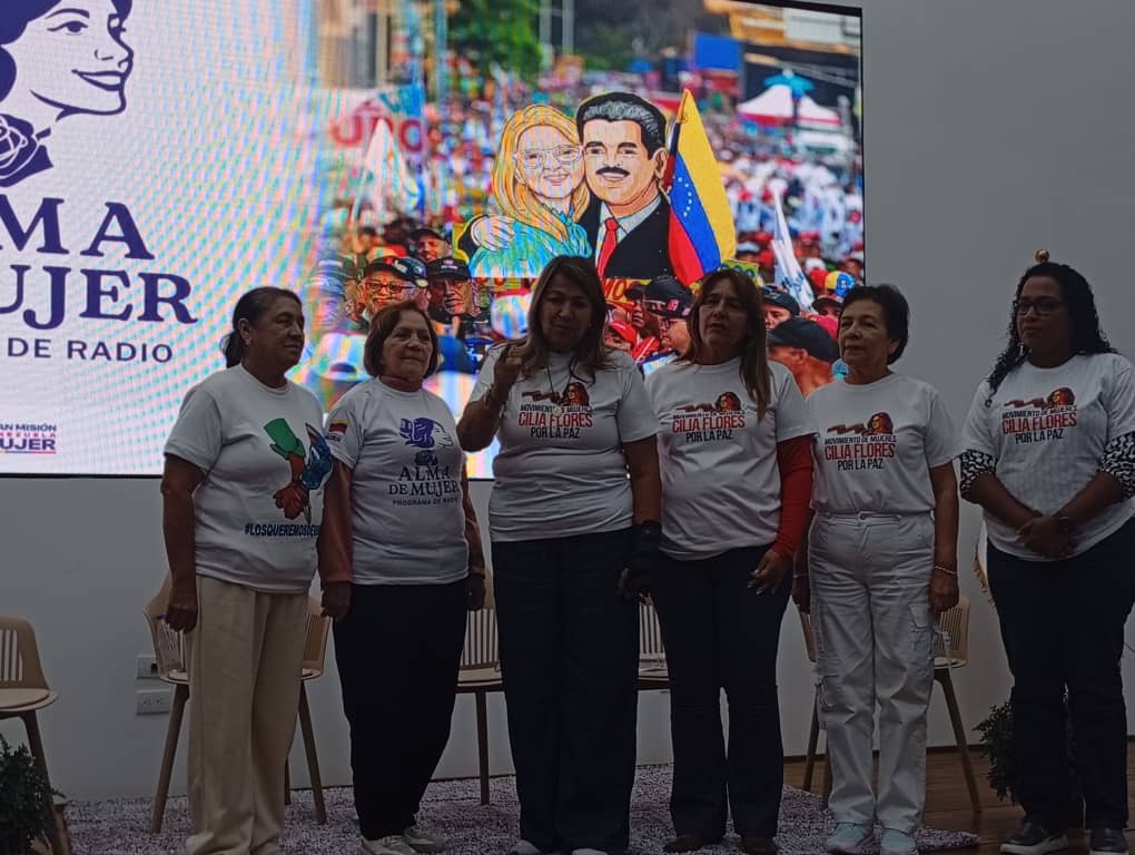Psoymujer's tweet photo. Las mujeres revolucionarias reafirmamos nuestra solidaridad con nuestro hermano pueblo cubano. https://t.co/wvd84bj60U