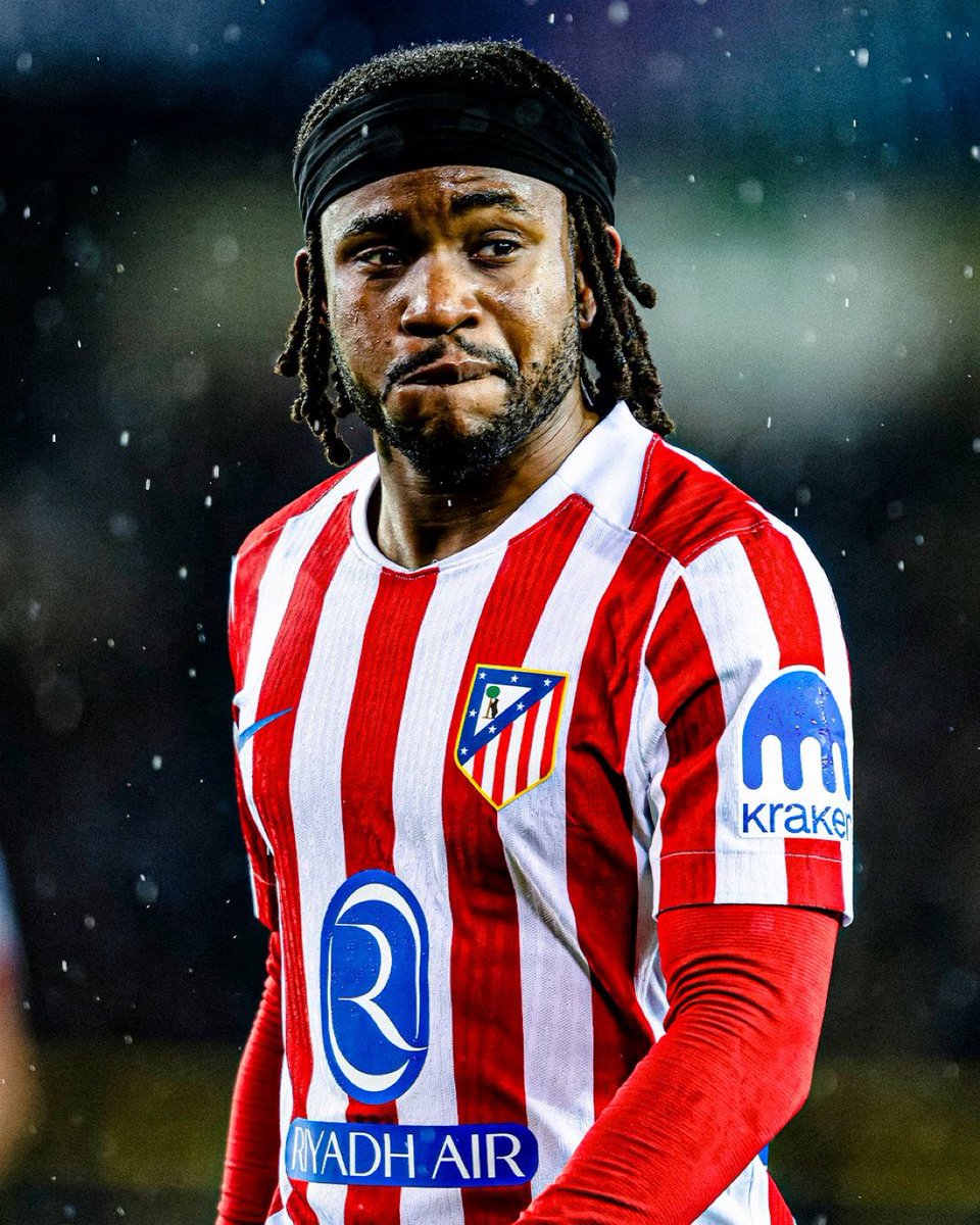 Se dice mucho que "es muy difícil mejorar plantillas en el mercado de invierno", pero Ademola Lookman ha disparado el potencial del Atlético.

Ahora mismo es uno de los jugadores más decisivos de Europa. Ya lleva 4 goles y 3 asistencias en 7 partidos.

El nigeriano es un cañón.