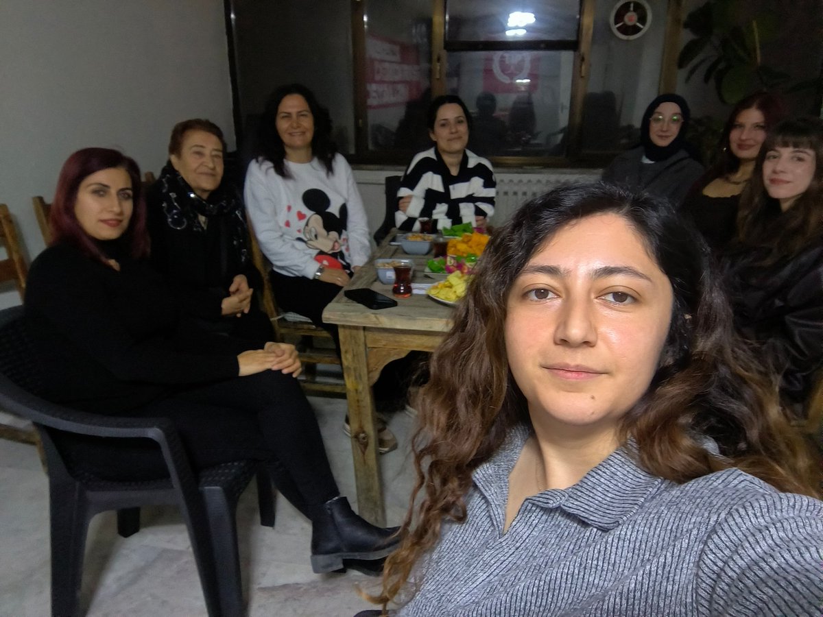 Konya'da dünyada neler oluyor diye sormaktan çekinmeyen, paylaşan, dinleyen ve çözüm arayan tüm kadınlar olarak buluşarak, tanışarak, paylaşarak güçleniyoruz. 

Patriyarkal sömürü düzenini kadınlar yıkacak!