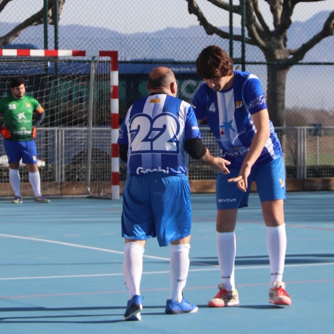 UEFigueres's tweet photo. 𝗟𝗔 𝗠𝗜𝗟𝗟𝗢𝗥 𝗟𝗟𝗜𝗚𝗔 𝗗𝗘𝗟 𝗠𝗢́𝗡🌎

Diumenge triple derrota dels equips integra a Gurb, a la quarta jornada de lliga.

Molt més enllà dels resultats, sempre 𝗼𝗿𝗴𝘂𝗹𝗹𝗼𝘀𝗼𝘀 de vosaltres! 💙🤍

#DeLaUnió

Costa Brava Foods I @FundlaCaixa https://t.co/V1aPiTBZjP