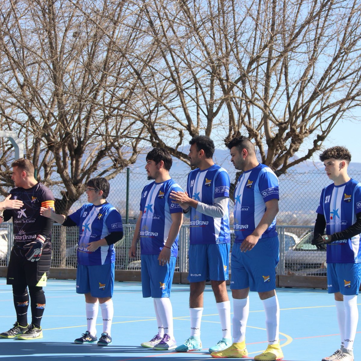 UEFigueres's tweet photo. 𝗟𝗔 𝗠𝗜𝗟𝗟𝗢𝗥 𝗟𝗟𝗜𝗚𝗔 𝗗𝗘𝗟 𝗠𝗢́𝗡🌎

Diumenge triple derrota dels equips integra a Gurb, a la quarta jornada de lliga.

Molt més enllà dels resultats, sempre 𝗼𝗿𝗴𝘂𝗹𝗹𝗼𝘀𝗼𝘀 de vosaltres! 💙🤍

#DeLaUnió

Costa Brava Foods I @FundlaCaixa https://t.co/V1aPiTBZjP