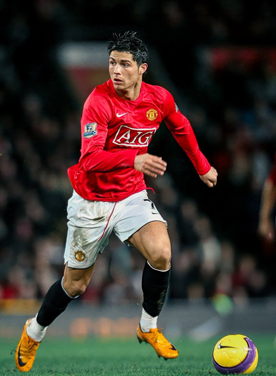 The haircut. The Mercurials. The ball. The shirt.

Everything in this pic is legendary.