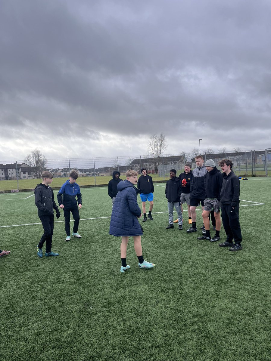 LochendHighPEDept tweet media