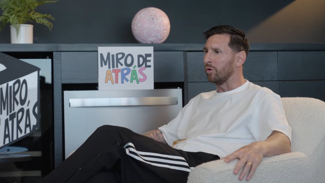 🚨🚨🚨🚨🗣️ الأسطورة ليونيل ميسي بتصريح رائع:

الجيل الحالي يستخدم وسائل التواصل الاجتماعي كثيرًا.

وكل شيء يُسحب من سياقه ويُساء تفسيره. 

أنا نشأت بدون هذا النوع من الاهتمام. 

لذلك أحرص على أن أولادي طالما هم قصر.

لا يمتلكون حسابات على الشبكات الاجتماعية.

لا أرى ذلك صحيًا.