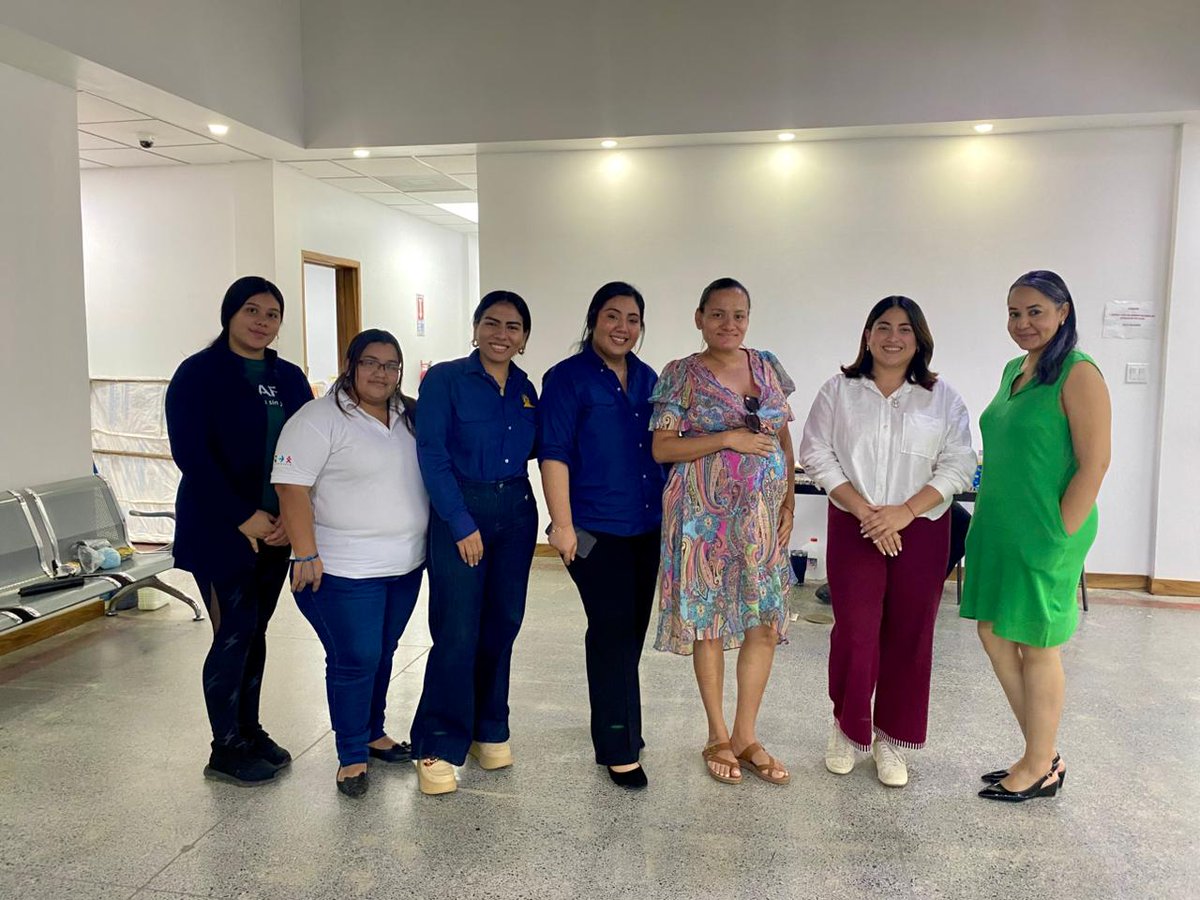 CORPAZTECA's tweet photo. El lunes 23/02/2026, en Roatán, se presentó oficialmente a la nueva Directora Municipal de Educación ante empresas que actualmente coordinan proyectos educativos en conjunto con la Alcaldía Municipal de Roatán. #roatánavanza #educación #corporaciónazteca #reunión #roatánhonduras https://t.co/hlpQTAjcSg