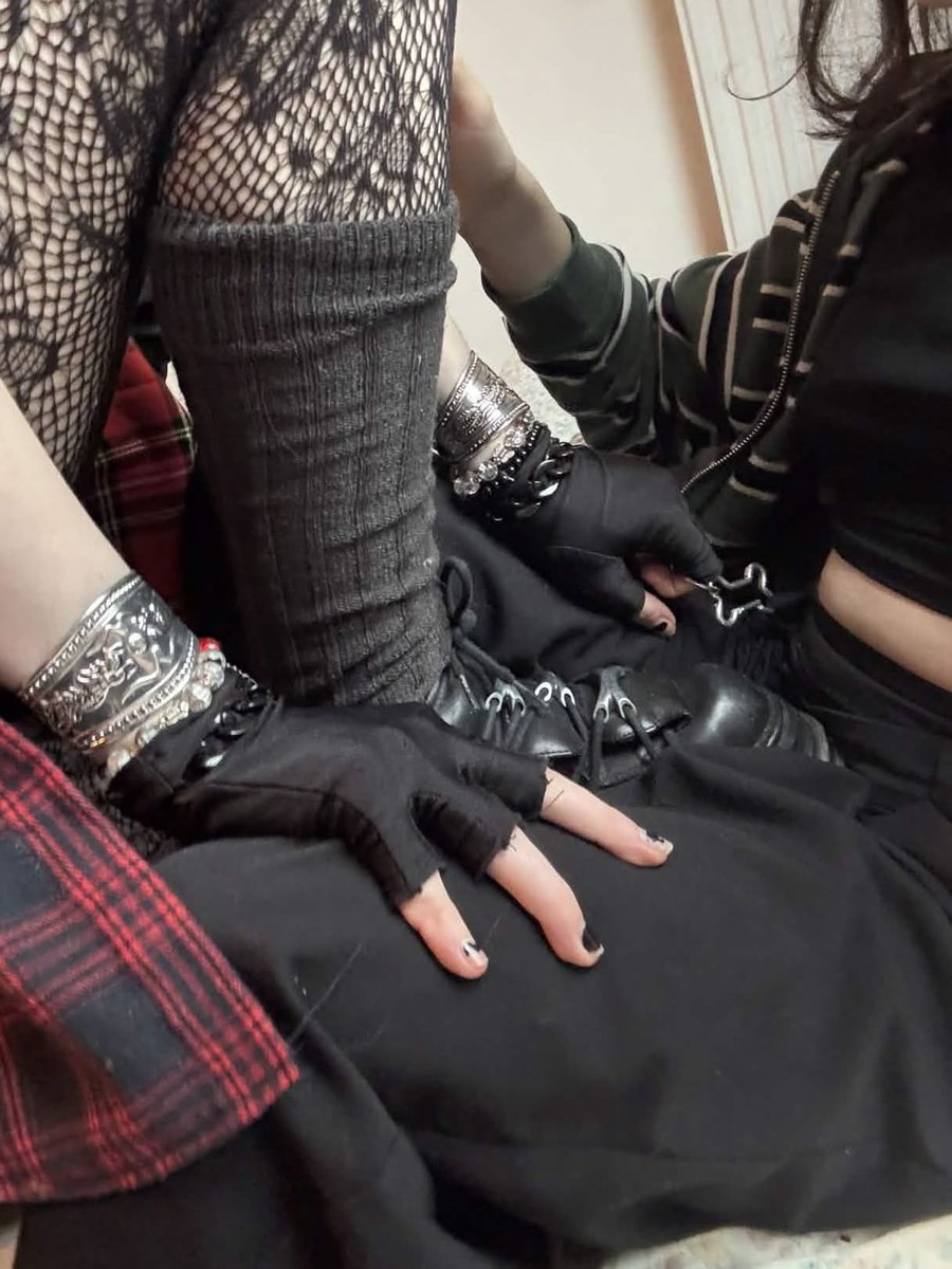 † IncSow † tweet media