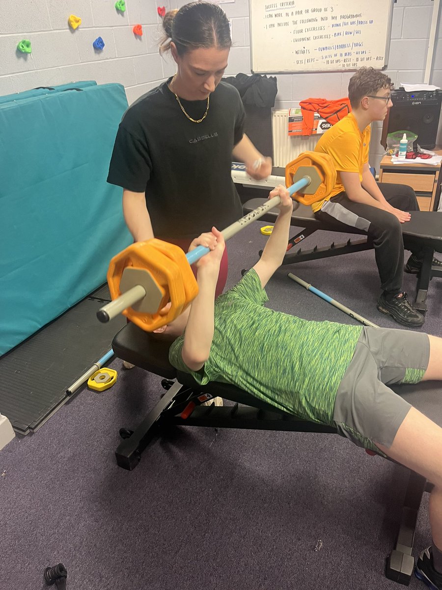 LochendHighPEDept tweet media