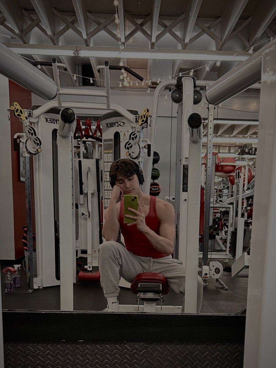 suggjimmy's tweet photo. pagando o de hoje e tals 😪 https://t.co/NuHcCoF9m0