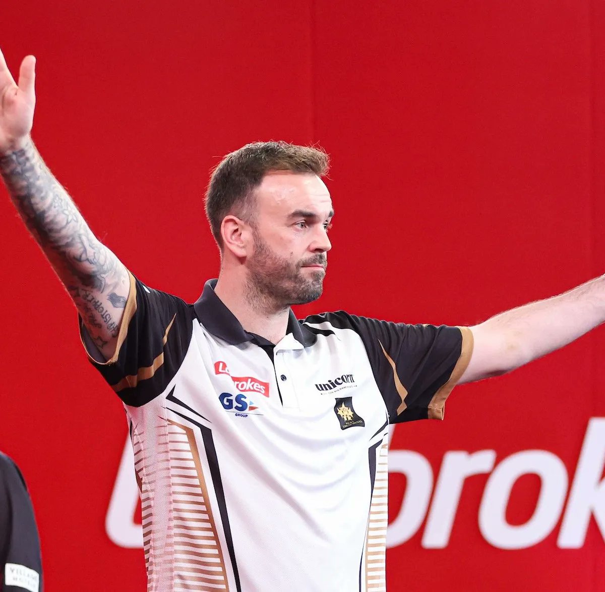 UnicornDarts's tweet photo. ✏️⭐️ SMITH SUPERIOR ✏️⭐️

He always wins them in style, doesn't he?

Ross Smith has added another Players Championship crown into the cabinet, beating Chris Dobey 8-2 with a 104 average. 

That was his THIRD 100+ average of the day. 

Amazing, @RossSmith180 👏

#TeamUnicorn https://t.co/KEK7WO2K7M