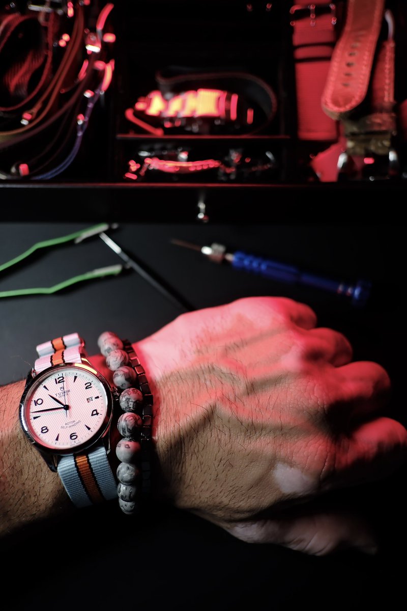 PhotoByLeal's tweet photo. 39mm Tudor 1926
FujiFilm XT5 w/18mm & 16-55 II
shot in JPEG
Film Simulation: PRO Neg. Hi
(WOTW)
What’s on your wrist? 🤌🏼⏱️
#Fuji #Fujifilm #FujiFilmXT5 #Tudor #Tudor1926 #Watch #WatchAddict #Vitiligo #VitiligoLife #WristShot https://t.co/BPsOb1DM4R