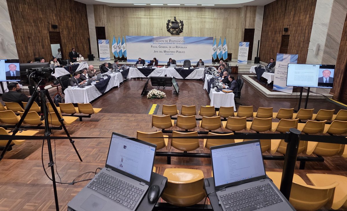 Crea controversia el aspirante Ronalth Ochaeta, por omitir constancia de no haber sido sancionado cuando trabajó en la Odhag.
Casi habían aprobado su inclusión cuando el decano de la Upana, E. Sánchez Usera, detectó la omisión.
No hay mayoría para incluirlo o excluirlo.