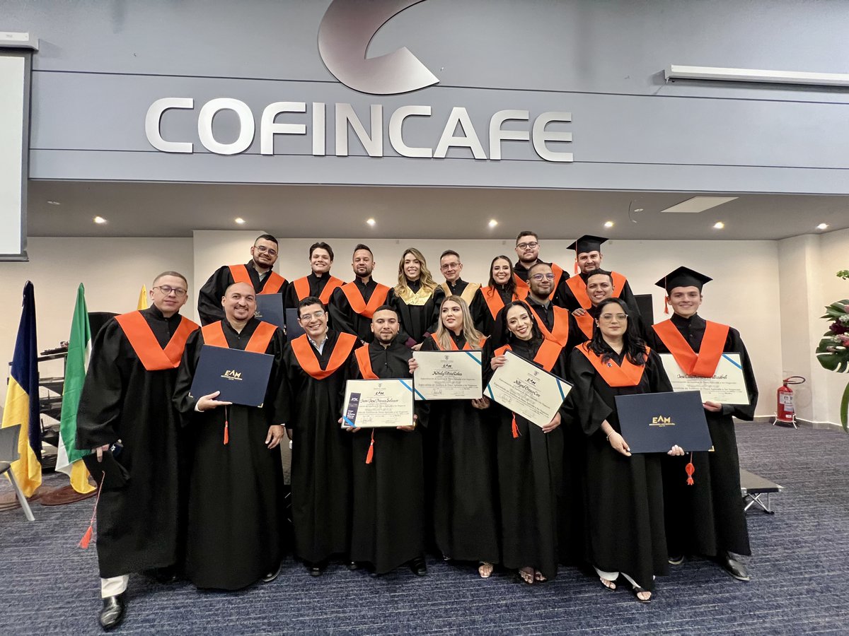 Celebramos la graduación de 17 especialistas en Analítica de Datos Aplicada a los Negocios, profesionales que culminaron con éxito un proceso académico orientado a la toma de decisiones estratégicas y al fortalecimiento de la competitividad organizacional.
eam.edu.co/nueva-cohorte-…