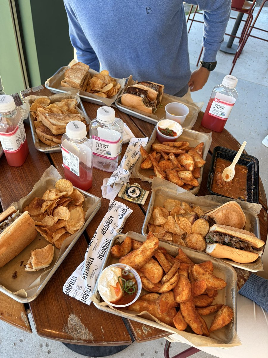 BDraddy's tweet photo. Cashmere and cheesesteaks at The Park will certainly do the trick. https://t.co/53K0wZrqmj