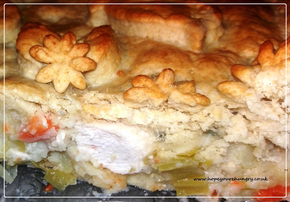re_hungry's tweet image. Happy #Tuesday lovely Hungrys! Finally sat down &amp;amp; time for a slice of my rich chicken #pie &amp;amp; chunky chips - recipe: hopeyourehungry.co.uk/spring-a-leek/ Melt-in-the-mouth buttery pastry, packed with chicken &amp;amp; vegetables - delicious! Stay hungry! ;) x #bakeithappen #recipes #comfortfood