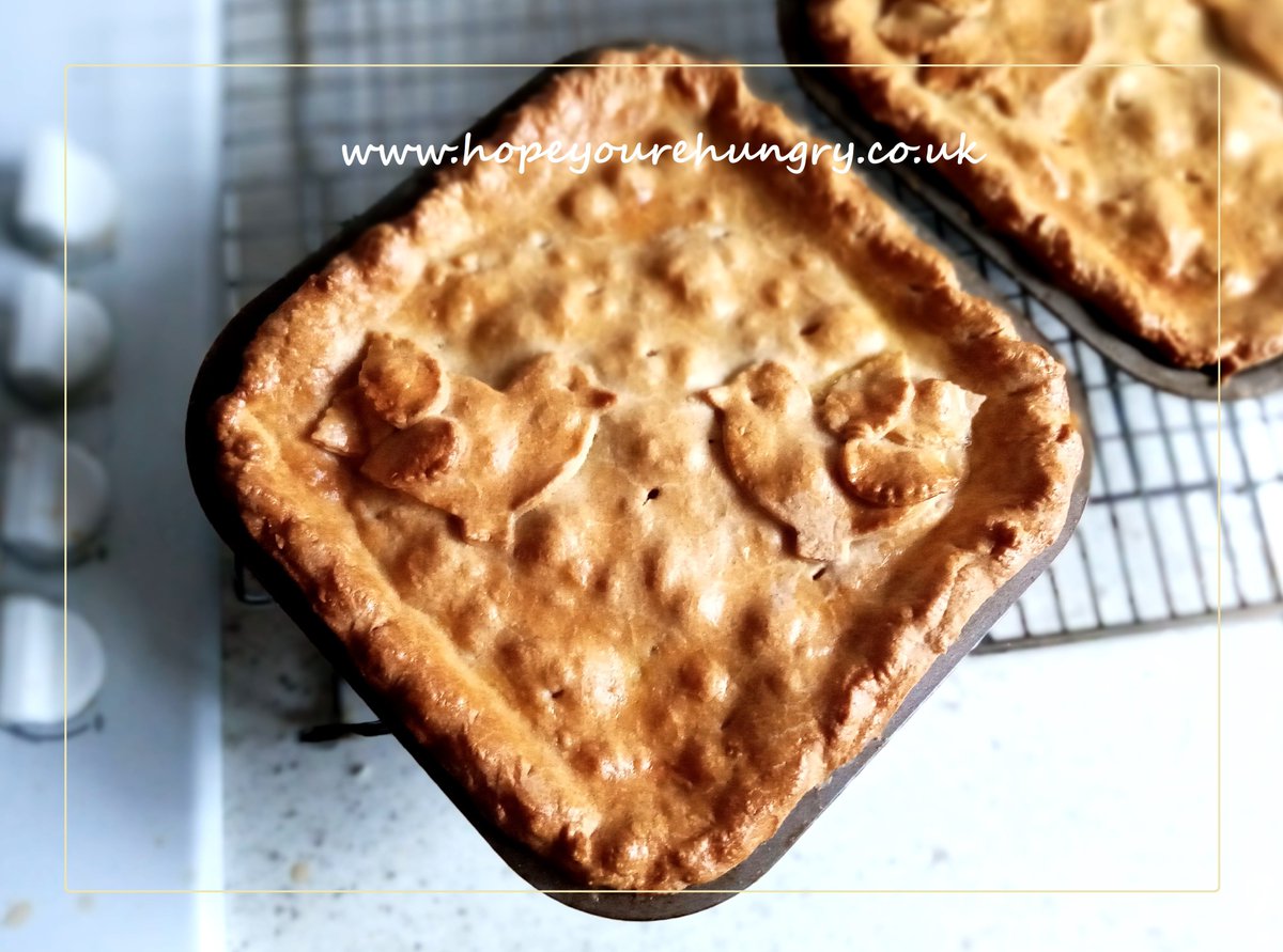 re_hungry's tweet image. Happy #Tuesday lovely Hungrys! Finally sat down &amp;amp; time for a slice of my rich chicken #pie &amp;amp; chunky chips - recipe: hopeyourehungry.co.uk/spring-a-leek/ Melt-in-the-mouth buttery pastry, packed with chicken &amp;amp; vegetables - delicious! Stay hungry! ;) x #bakeithappen #recipes #comfortfood