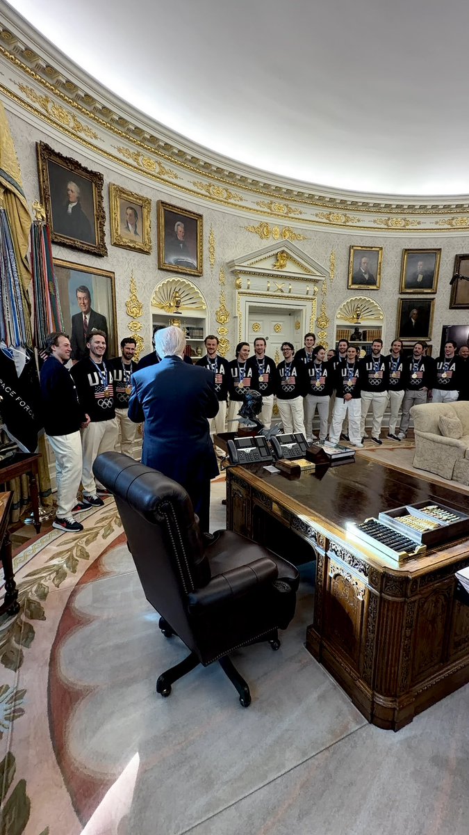 HAPPENING NOW IN THE OVAL OFFICE!!! @USAHockey🥇