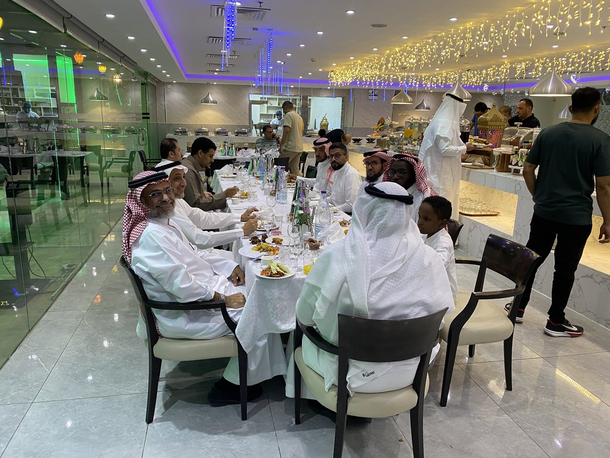yanbuenv's tweet photo. أقامت جمعية بيئي ينبع برنامجها الاجتماعي الأول لعام 2026م، حيث جمعت أعضاء مجلس الإدارة والإدارة التنفيذية والجمعية العمومية برفقة عائلاتهم على مائدة الإفطار الرمضاني، مساء الثلاثاء 7 رمضان 1447هـ، في أجواء يسودها الود وتعزز روح التواصل والترابط بين أسرة الجمعية 🌙 https://t.co/tVJLRmzVKE