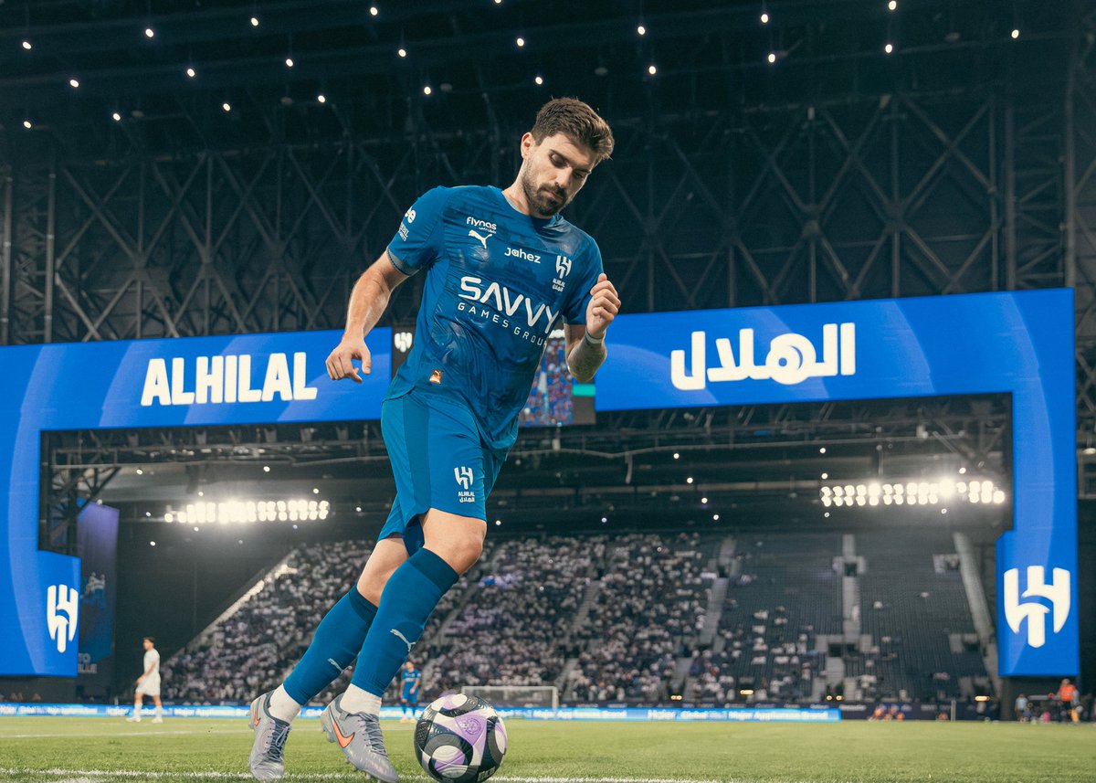 🚨 — روبن نيفيز خلال الشوط الاول :

✅ اكثر لاعب لمس الكرة — 63

✅ اكثر لاعب صنع فرص — 2

✅ اكثر لاعب قام بتمرير — 53

✅ اكثر لاعب صنع فرص محققة — 1

✅ اكثر لاعب قام بكرات طويلة — 6

✅ اكثر لاعب قام بتمرير ناجح — 47

✅ ثاني اكثر لاعب قام بتدخل — 2

✅ اكثر لاعب سدد على