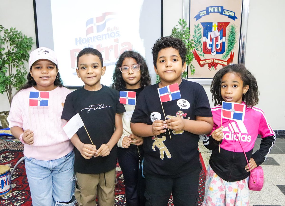 Biblioteca Infantil y Juvenil RD tweet media