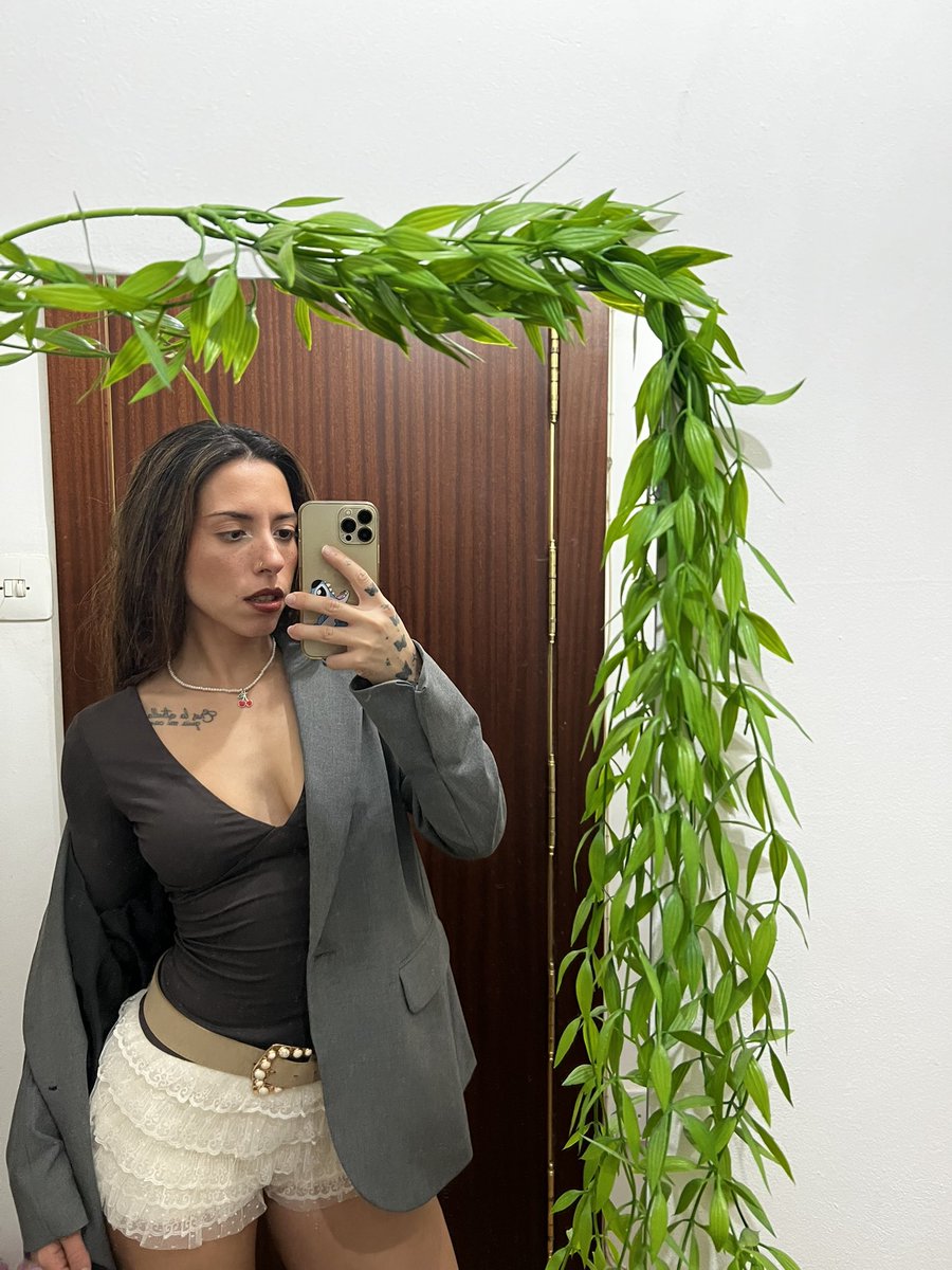 Increíblemente perfecta 😵‍💫

#gooner #gooning #sumisofinanciero #pagafantas #slowdrain #drainwallet #wallet #findom #femdom #cuck #financialdomination #atm #cajerohumano