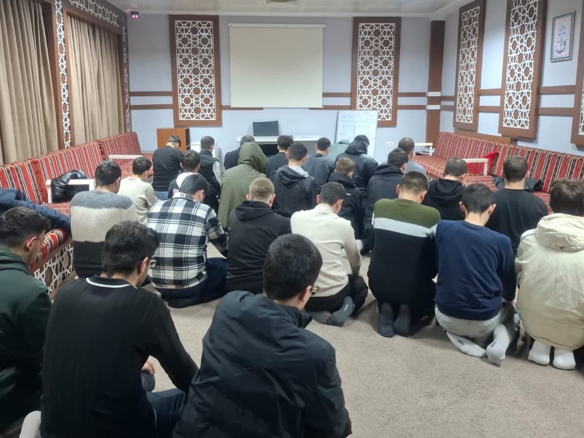 GSB_BafraGM's tweet photo. 🌙 Üniversiteli ve liseli gençlerimizle iftarın ardından merkezimizde teravih namazını birlikte eda ettik. Aynı safta buluşmanın huzurunu ve manevi atmosferini hep birlikte yaşadık.

Birlikte nice güzel Ramazanlara… ✨

#gsbgm #bafragm https://t.co/ls7JOz7QV7