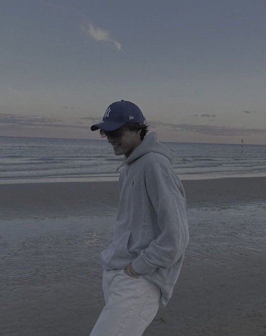 𝐂𝐇𝐑𝐈𝐒 tweet media