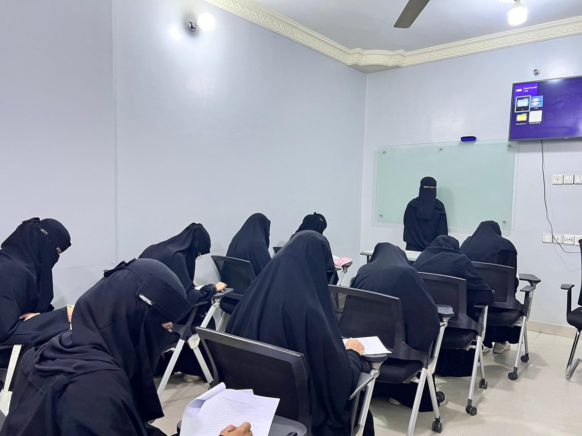 miieduye's tweet photo. اختبار دبلوم اللغة الإنجليزية المتوسط المجموعة الثانية 2025-2026م لعدد (33) طالبة.
#دبلوم #عطاء #تميز 
#رؤية_تصنع_الفرد! https://t.co/mPzboPFYug