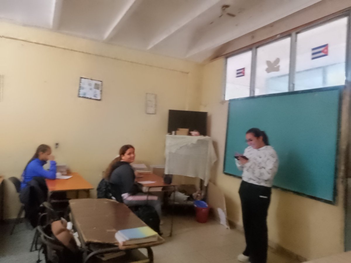 educarabos's tweet photo. En la ESBU Sofiel Riverón López, los estudiantes construyen un futuro sano y feliz. Con conocimiento, valores y voz propia dicen #NOALasDrogas y SÍ a la vida, la familia y la Patria, cuidando cuerpo y mente para alcanzar sueños y logros. #ContraLasDrogasSeGana https://t.co/NduowYVm3n