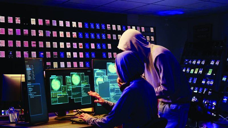 فضيحة ( الذباب الالكتروني ) وصلت أمريكا 🚨:

الخزانة الامريكية تفرض عقوبات على أفراد وكيانات إماراتية بتهم فساد بالمجال الالكتروني وتكوين شبكة عصابات الكترونية لاختراق الاجهزة والبيانات وسرقة وبيع ادوات سيبرانية حساسة لا تملكها. 

#جرائم_ابوظبي