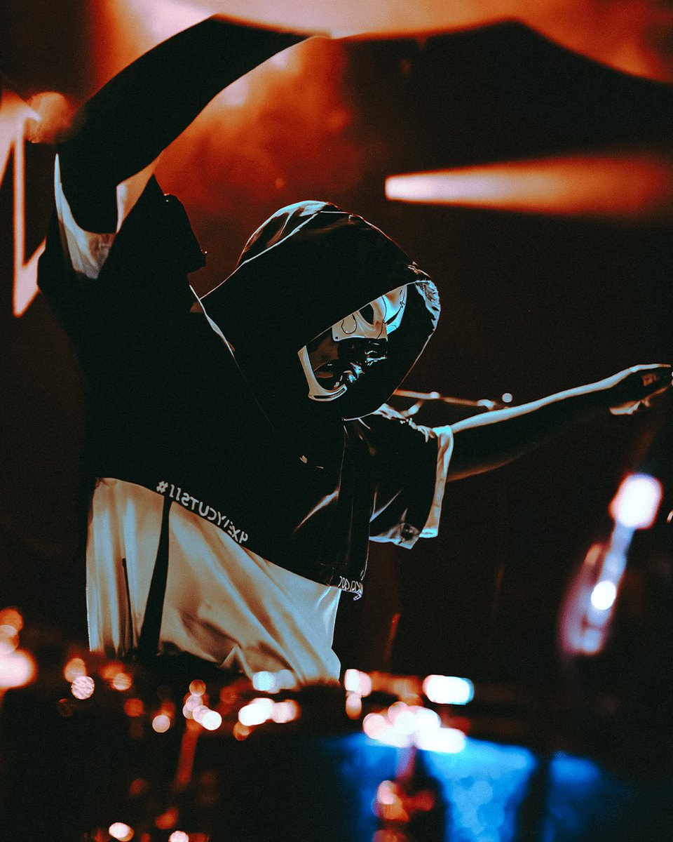maybagels's tweet photo. One week til I’m reunited with Aviana for the Currents/Erra co-headliner! https://t.co/bXL6jMib2F