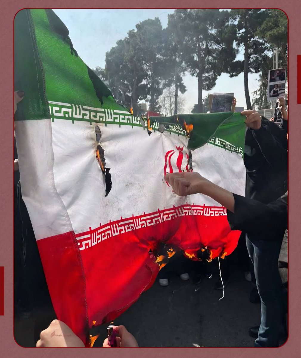 M__rousta's tweet photo. صفحه‌های تاریخ که ورق بخورد، نام شما جز در کنار خائنین نخواهد نشست، نسل‌ها از شما جز لکه‌ای بر پیشانی وطن یاد نخواهند کرد.
#سلطنت_سیاه 
#وحوش_پهلوی https://t.co/49kB1GW77Y