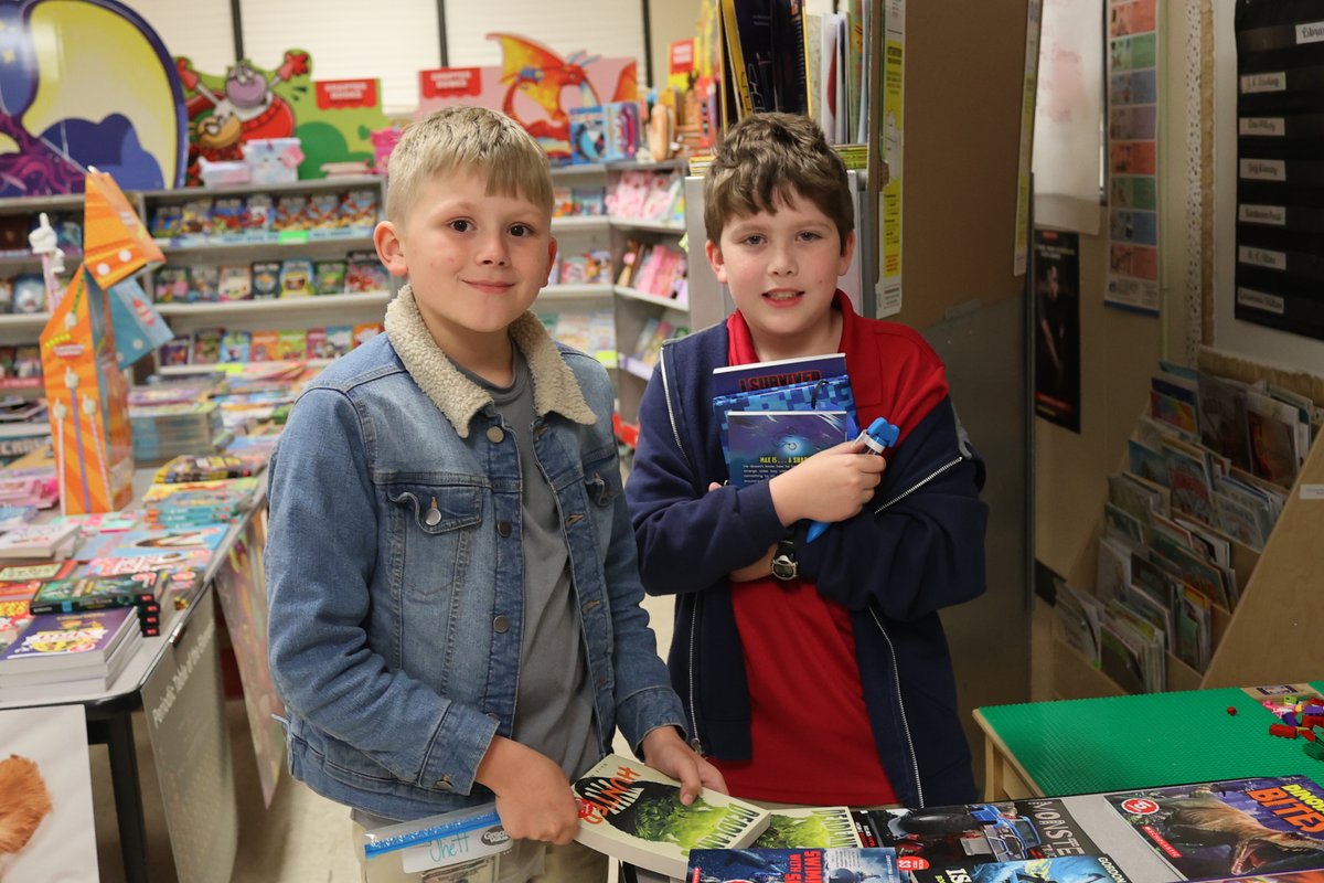 petalschools's tweet image. 📖🌷 The Spring Book Fair is in full bloom at Petal Elementary and Petal Primary School! #GrowingReaders #MomentsMatter