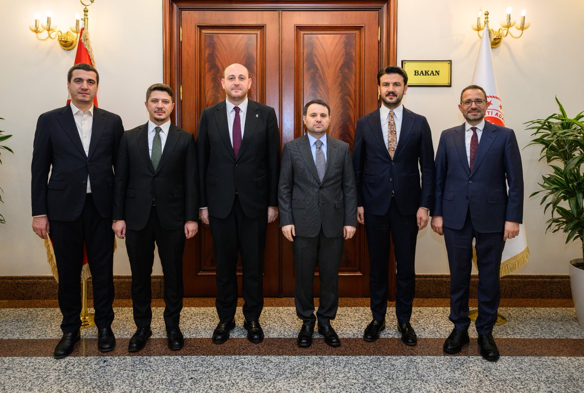 AK Parti Genel Başkan Yardımcısı, Teşkilat Başkanı Sayın Ahmet Büyükgümüş ve Teşkilat Başkan Yardımcılarını Bakanlığımızda ağırladık.

Nazik ziyaretleri ve “hayırlı olsun” dilekleri için kendilerine teşekkür ediyorum. 

<a href="/abuyukgumus/">Ahmet Büyükgümüş</a>
<a href="/ozboyaciselman/">Selman Özboyacı</a>
<a href="/ensartopcu/">Ensar Topcu</a>
<a href="/kurtcancelebi/">Kurtcan Çelebi</a>