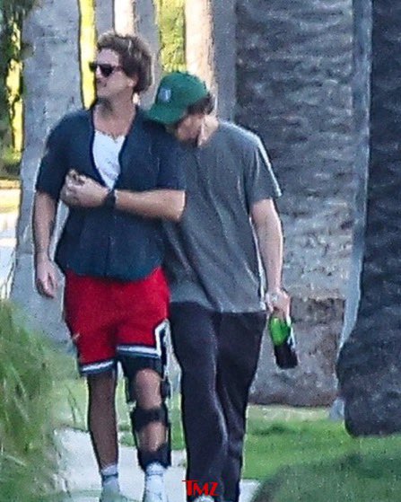 kidd10x's tweet image. Pedro pascal is trending after he was seen getting handsy with pal Rafael Olarra in Los Angeles. 

Via #TMZ