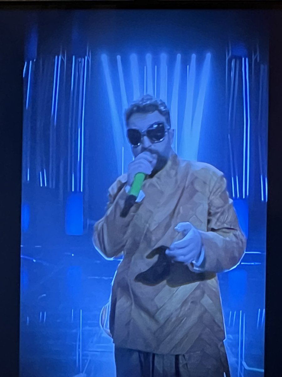 Eraltea's tweet photo. Dargen, solo una domanda “Parchè”? Cit. A.G. #parquet #perché  #ai #vai #aiai #Sanremo2026 https://t.co/BLNc1cFnvP