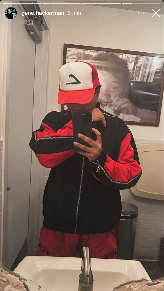 ELE SABE QUE É BONITO! Nova foto de The Weeknd. ❤️