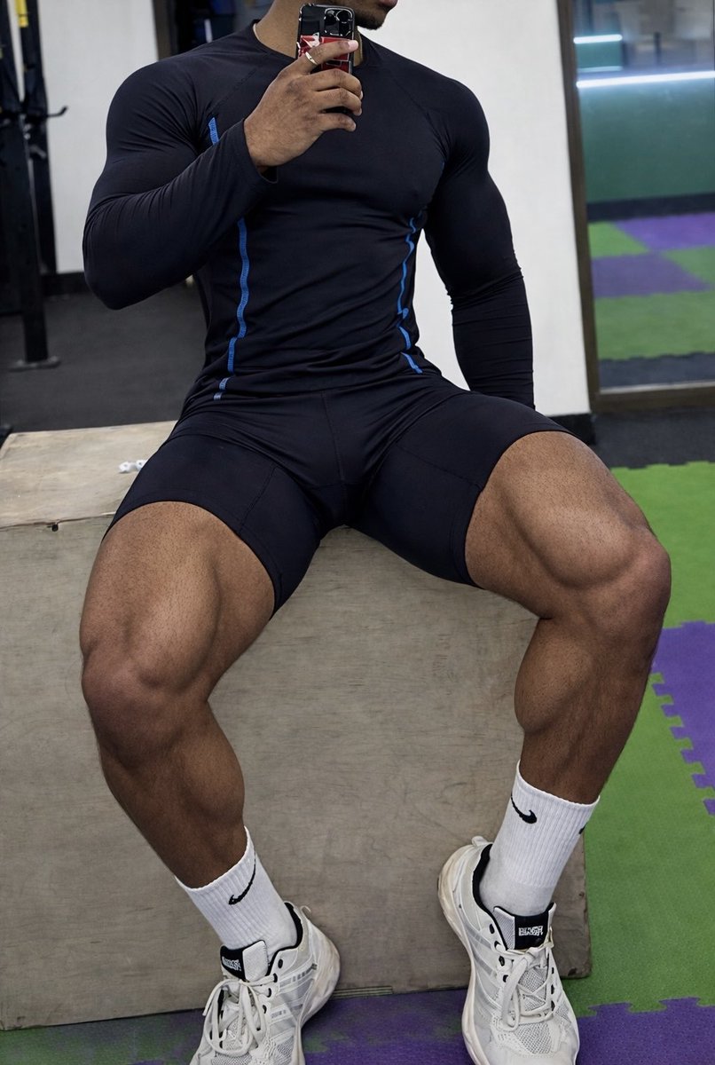 _rameg's tweet photo. Leg day outfit — A, B or C? https://t.co/j2tPSOubtF