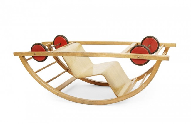 have you guys seen the schaukelwagen. so fucking dope. combined rocking chair and little rolling car thing. peak german design