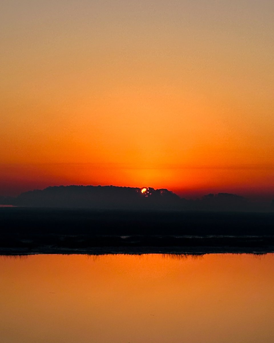 Another masterpiece over the May River. 🧡

Drop a 🌅 if you’re a Lowcountry lover.

📷: alldaymelya, tom0629