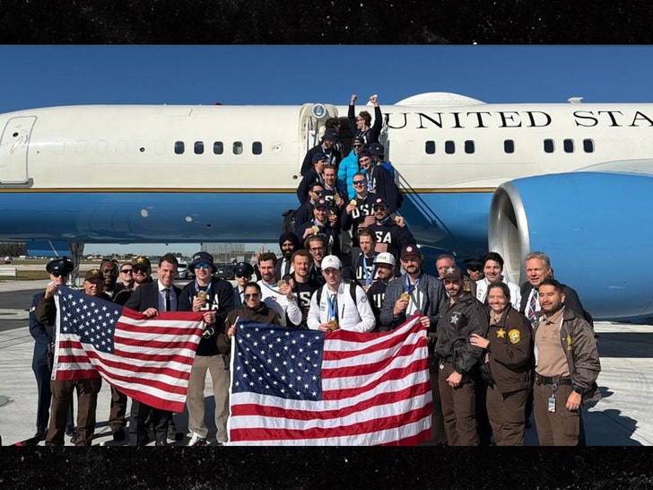 U.S. Men's Hockey flies to Washington D.C. on a military plane to meet President Trump after partying in Miami. 🎉 tmz.me/6Umzyfy
